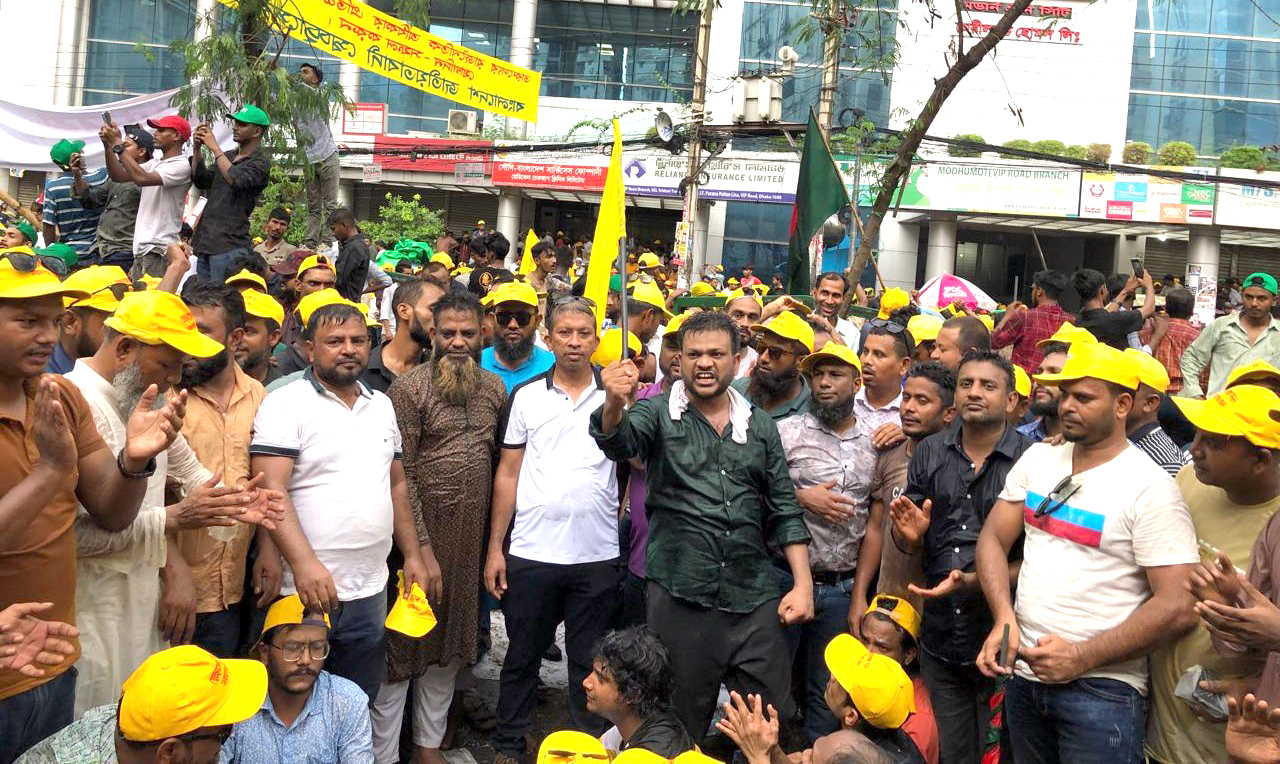 নাজমুল হাসান বাবুর নেতৃত্বে ঢাকার তারুন্যের সমাবেশে শতাধিক নেতাকর্মীর যোগদান