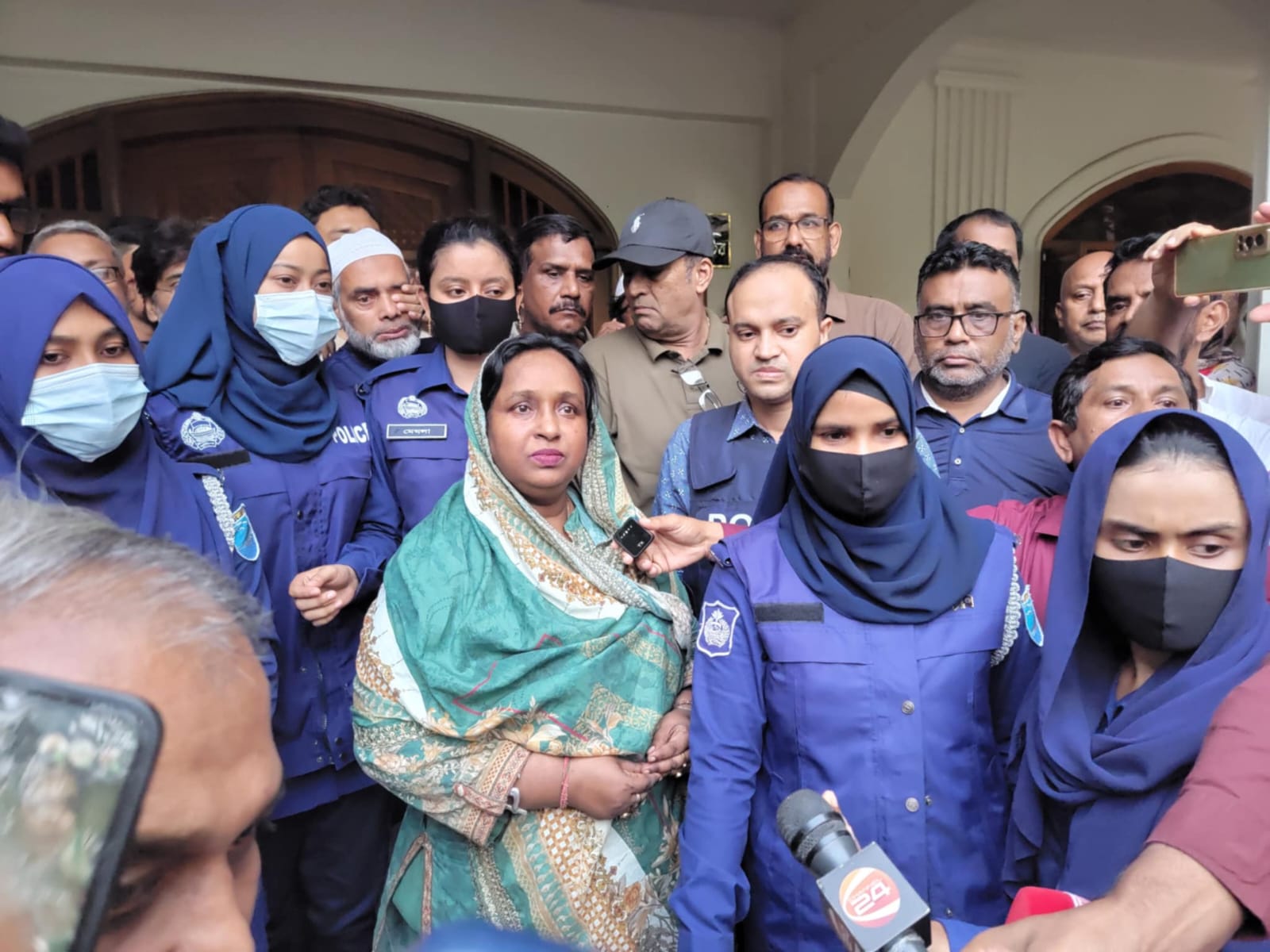 আইভীকে গ্রেফতারে বাধা দেওয়ায় ২৫২জনকে আসামি করে মামলা, গ্রেফতার ৩