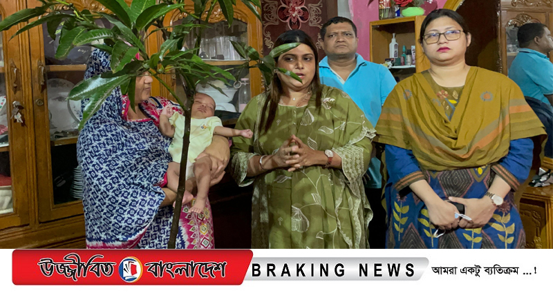 নবজাতক শিশুকে চারাগাছ উপহার দিয়ে শুভেচ্ছা জানালেন ইউএনও 