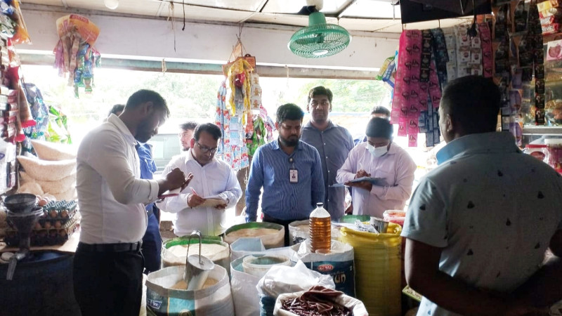 নগরীতে নিষিদ্ধ পলিথিন বিক্রিতে জরিমানা