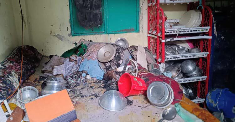 সিদ্ধিরগঞ্জে বিস্ফোরণ: ৯ ঘন্টার ব্যবধানে বাবা-মেয়ের মৃত্যু