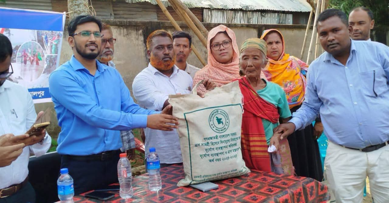 বকশীগঞ্জে ক্ষুদ্র নৃ-গোষ্ঠী পরিবারের মাঝে শুকনো খাবার বিতরণ বকশীগঞ্জে ক্ষুদ্র নৃ-গোষ্ঠী পরিবারের মাঝে শুকনো খাবার বিতরণ