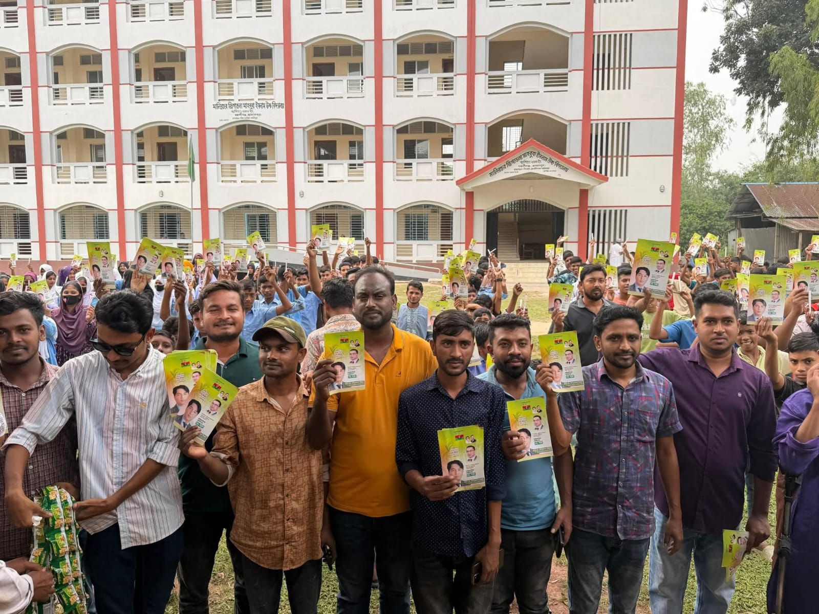 তারেক রহমানের ৩১ দফা বাস্তবায়নে বকশীগঞ্জ ছাত্রদলের লিফলেট বিতরণ তারেক রহমানের ৩১ দফা বাস্তবায়নে বকশীগঞ্জ ছাত্রদলের লিফলেট বিতরণ