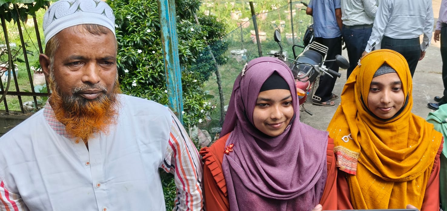 বকশীগঞ্জে এইচএসসিতে যমজ দুই বোন পেল জিপিএ-৫ বকশীগঞ্জে এইচএসসিতে যমজ দুই বোন পেল জিপিএ-৫