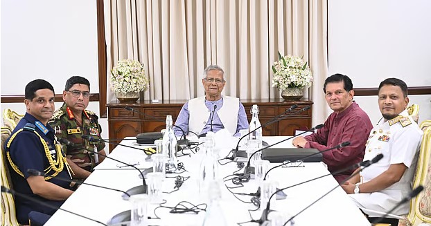 নির্বাচনের প্রস্তুতি নিতে তিন বাহিনী প্রধানকে নির্দেশ প্রধান উপদেষ্টার নির্বাচনের প্রস্তুতি নিতে তিন বাহিনী প্রধানকে নির্দেশ প্রধান উপদেষ্টার