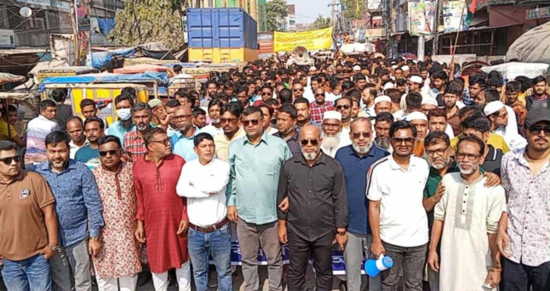 দেশজুড়ে আ’লীগের সন্ত্রাস-নৈরাজ্যের প্রতিবাদে ফতুল্লায় বিএনপির বিক্ষোভ