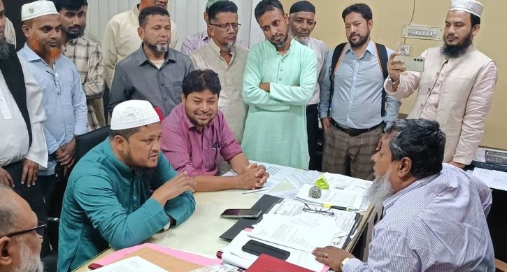 ফতুল্লায় অবৈধ সংযোগ বন্ধ ও নিরবিচ্ছিন্ন গ্যাস সরবরাহের দাবিতে স্মারকলিপি