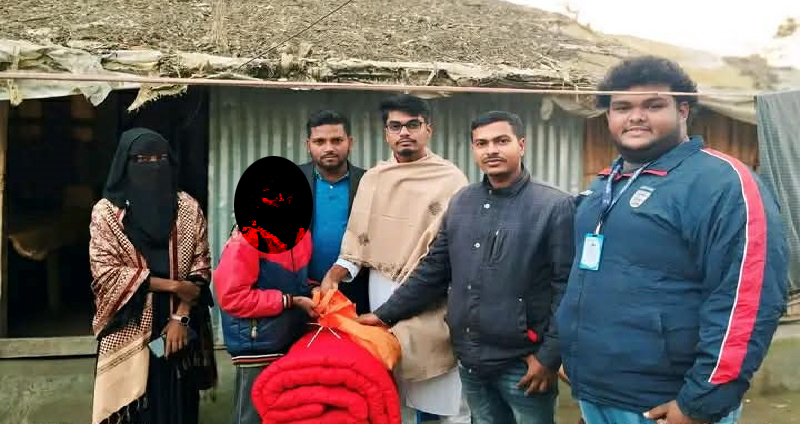 আমতলীতে স্বপ্ন ছোঁয়া স্বেচ্ছাসেবী যুব সংগঠনের পক্ষ থেকে এতিম শিশুকে শীতবস্ত্র বিতরণ