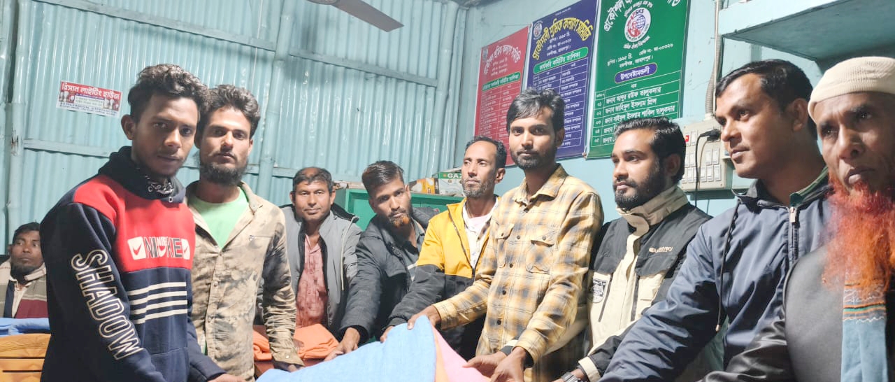শ্রমিকদের মাঝে বকশীগঞ্জ প্রকৌশল কল্যাণ সমিতির শীতবন্ত্র বিতরণ ও আলোচনা