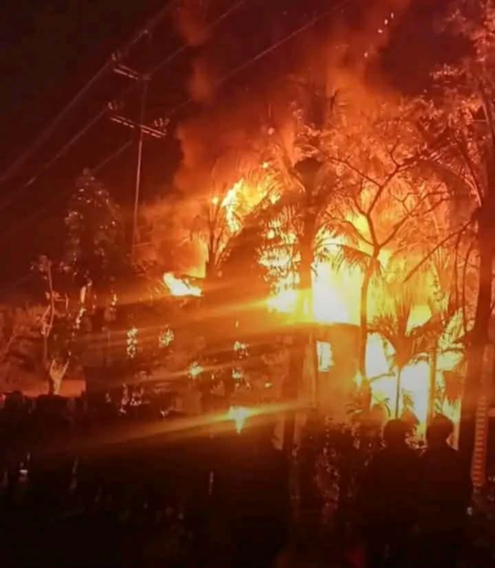 আমতলীতে ভয়াবহ অগ্নিকান্ড ৫০ লাখ টাকার ক্ষয়ক্ষতি