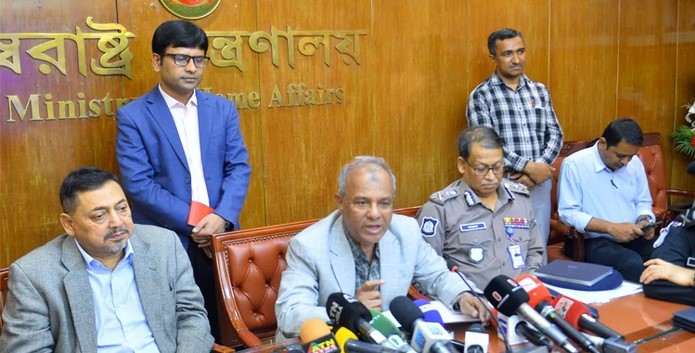 বাংলাদেশে কারও কোনো নিরাপত্তার শঙ্কা নেই: স্বরাষ্ট্র উপদেষ্টা