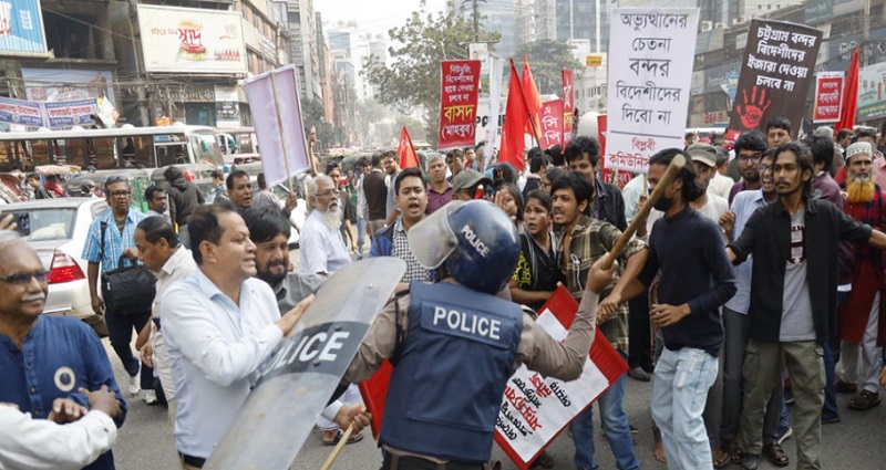 বাম জোটের যমুনামুখী মিছিল আটকে দিল পুলিশ