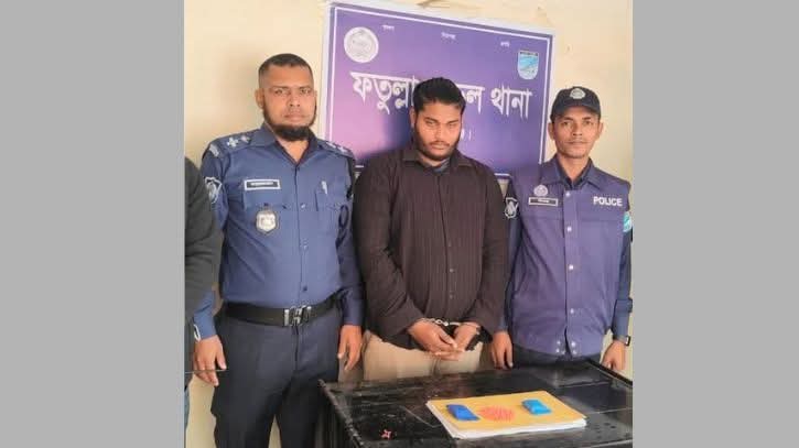 ফতুল্লায় ৪০০ পিস ইয়াবাসহ রিয়াদ গ্রেপ্তার