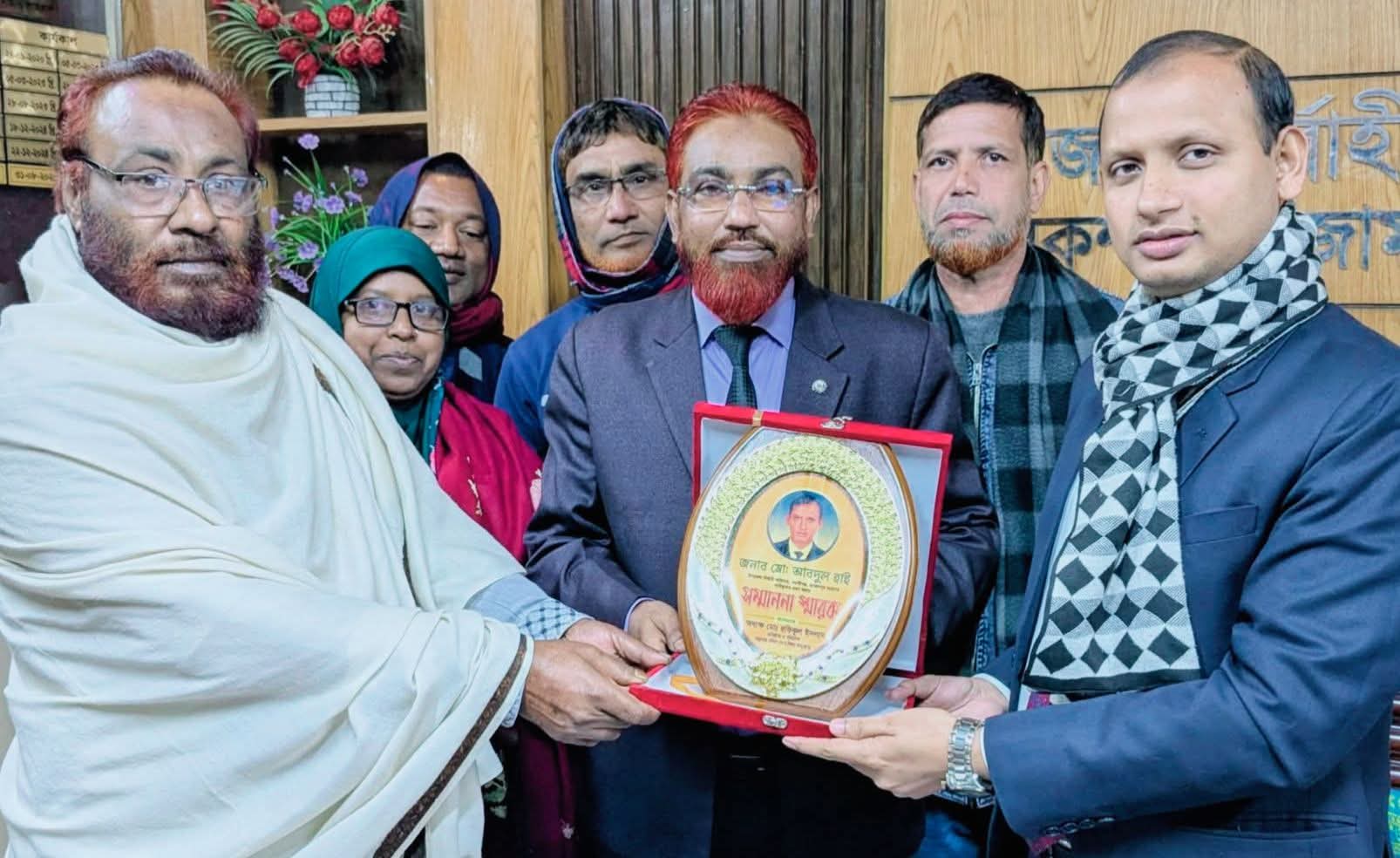 নবাগত ইউএনও​-কে চন্দ্রাবাজ রশিদা বেগম শিক্ষা কমপ্লেক্সের পক্ষ থেকে সংবর্ধনা