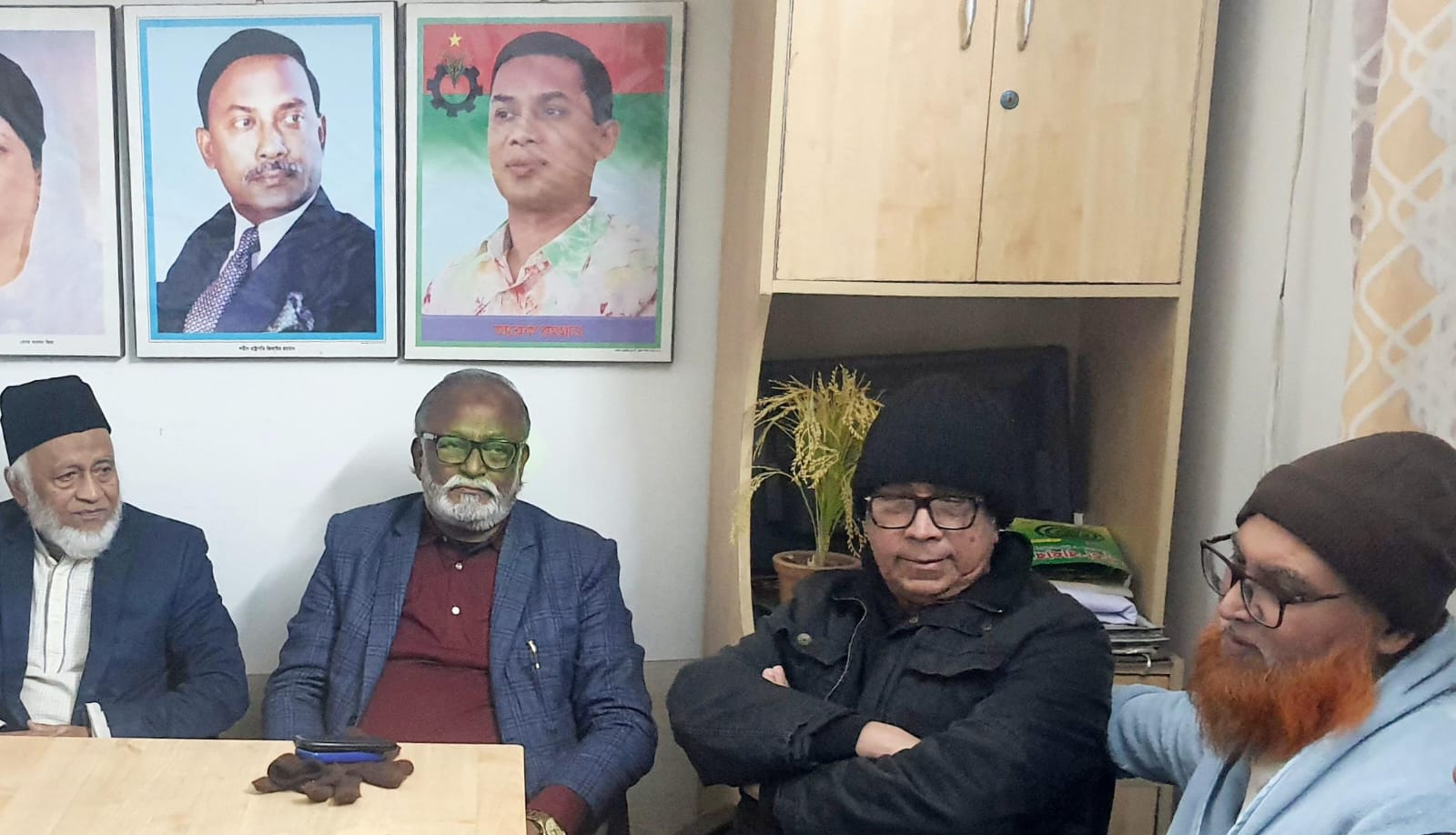 বিএনপি নেতা এটিএম কামালের মায়ের মৃত্যু সংবাদ শুনে বাসায় ছুটে গেলেন সিরাজুল মামুন