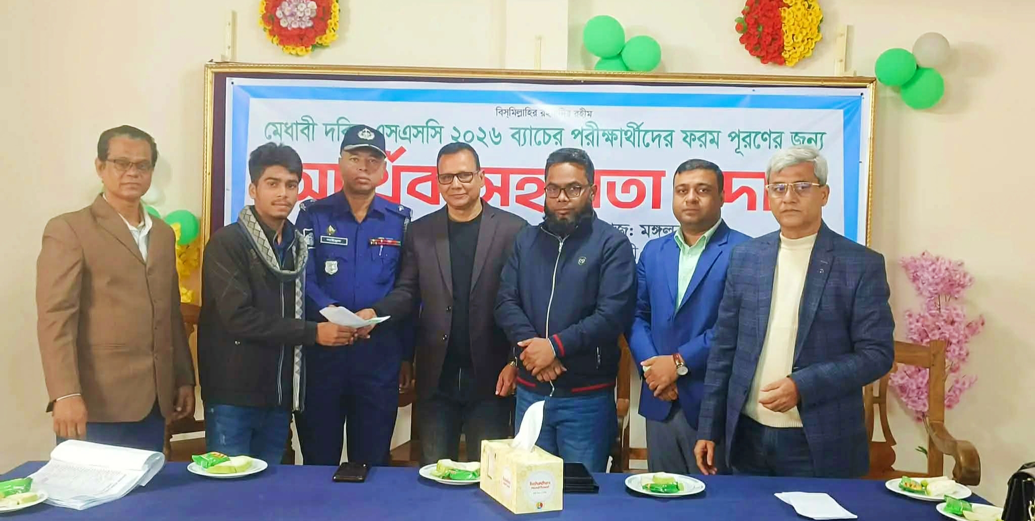 আমতলীতে জাহানারা লতিফ মোল্লা ফাউন্ডেশন দরিদ্র মেধাবী পরীক্ষার্থীদের আর্থিক সহায়তা প্রদান