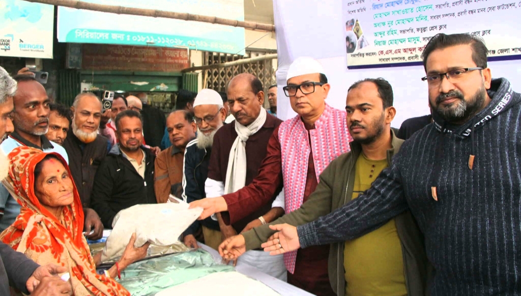 ফতুল্লা প্রেসক্লাবের আয়োজনে দুঃস্থদের মাঝে শীতবস্ত্র বিতরণ