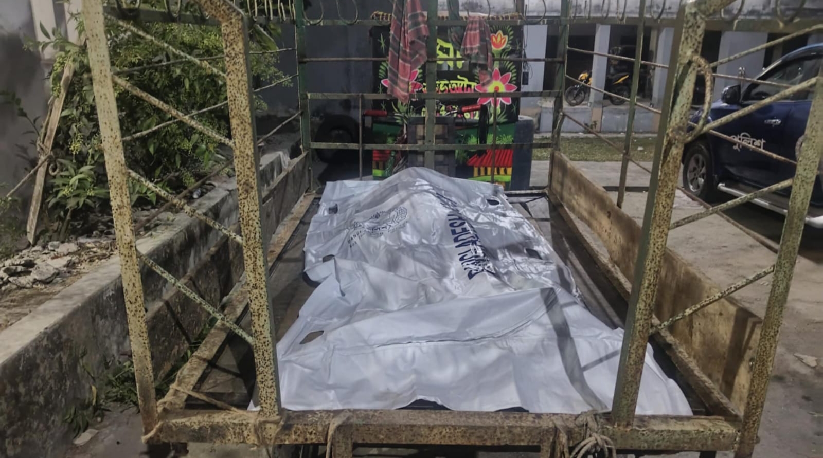 আমতলীতে গাছ থেকে পড়ে শ্রমিকের মৃত্যু