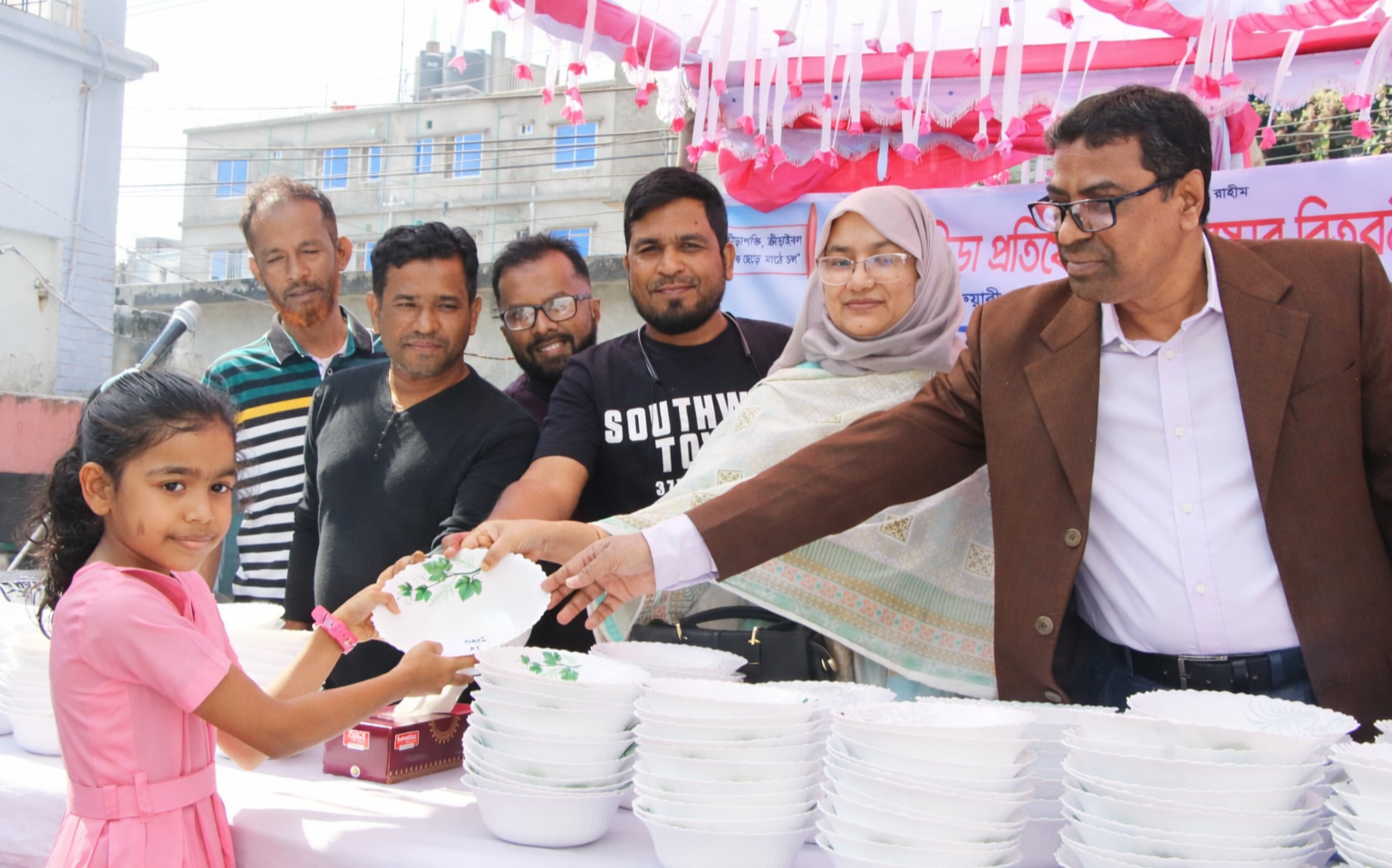 দাপা আদর্শ উচ্চ বিদ্যালয়ে বার্ষিক ক্রীড়া প্রতিযোগিতার পুরুস্কার বিতরন অনুষ্ঠিত