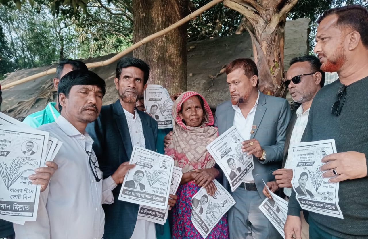 বাট্টাজোরে ধানের শীষের পক্ষে বিশিষ্ট ব্যবসায়ী মোরাদুজ্জামান মুরাদের গণসংযোগ