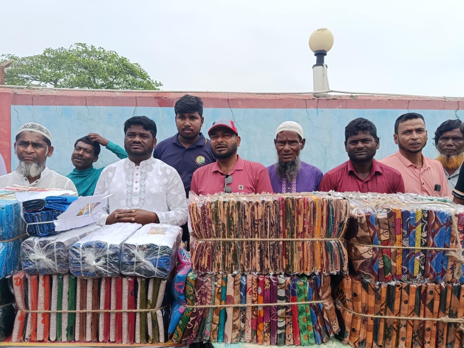 নেত্রকোনায় ২ হাজার মানুষের মাঝে ঈদ বস্ত্র বিতরণ