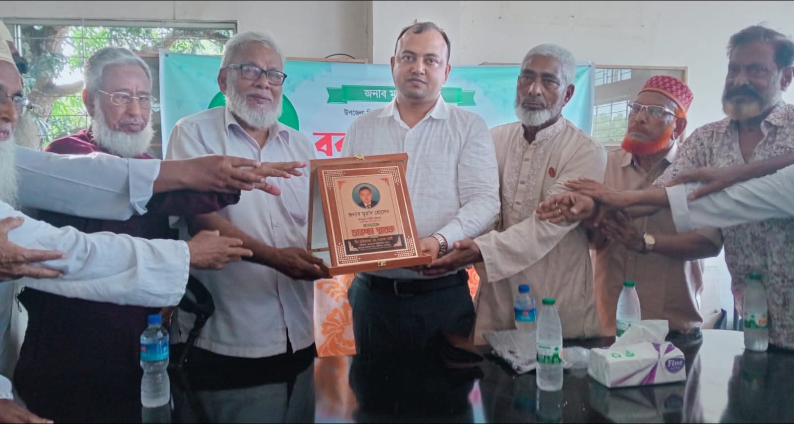 বকশীগঞ্জে নবাগত ইউএনও মুরাদ হােসেনকে বরণ করল মুক্তিযােদ্ধা সংসদ ও সন্তানরা