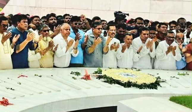 এলজিআরডি প্রতিমন্ত্রীকে নিয়ে জিয়ার মাজারে শ্রদ্ধা নিবেদন করেন নজরুল মোল্লা