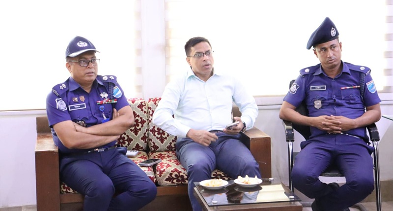 ফতুল্লায় শিশু ধর্ষণের ঘটনায় ডিসি-এসপির থানা পরিদর্শন: তদন্ত দ্রুত শেষ করার নির্দেশ