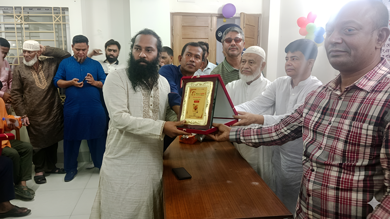 সমাজ সেবায় অবদানে সম্মাননা পেলেন বিএসপি সভাপতি টনি মল্লিক