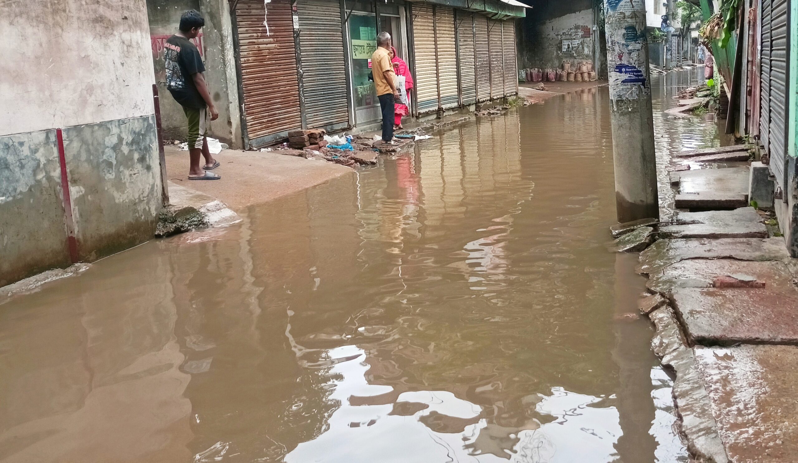 ১২ মাস পানির নিচে,তক্কার মাঠ-পিলকুনি সড়ক: জনপ্রতিনিধিদের অবহেলায় অতিষ্ঠ জনজীবন