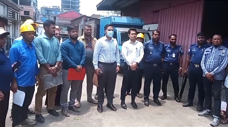 সাইনবোর্ডে অবৈধ কারখানার বিদ্যুৎ ও গ্যাস সংযোগ বিচ্ছিন্ন