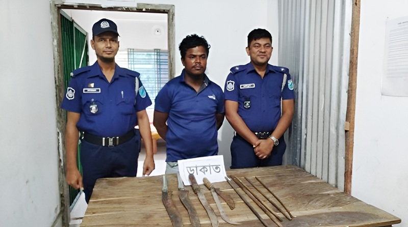 সোনারগাঁয়ে দেশীয় অস্ত্রসহ ডাকাত গ্রেফতার
